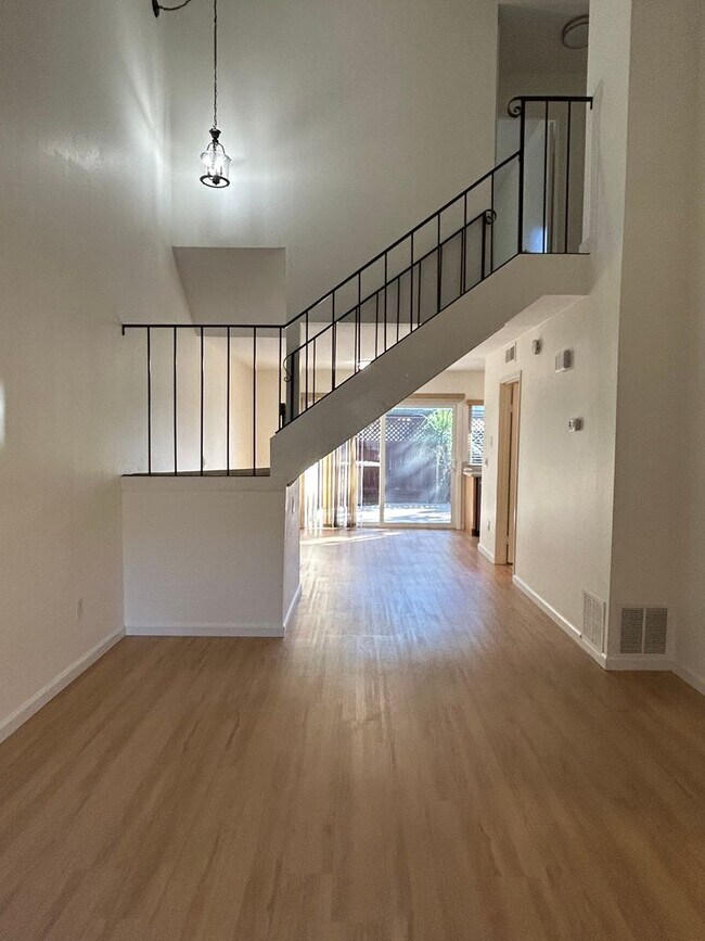 Building Photo - spacious house