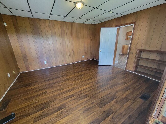 Building Photo - 670 Hooven Ave 2BR/1BA (Lindenwald)