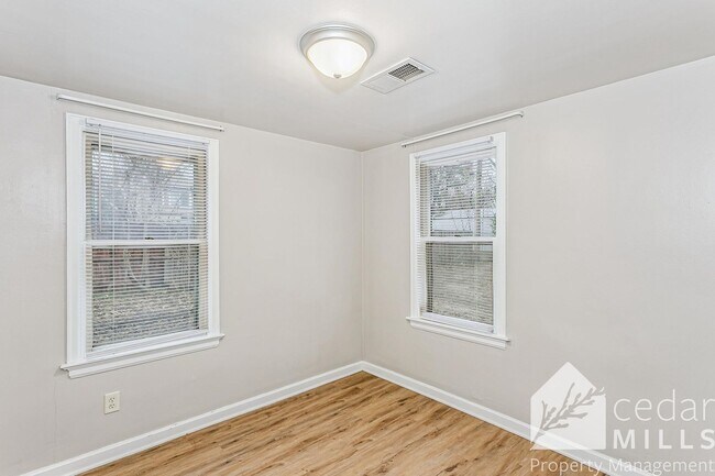 Foto del edificio - 130 S Charles St