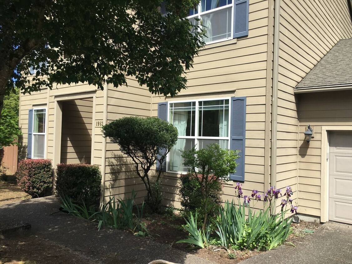 Foto principal - Cute 4 Bedroom Gresham Home!