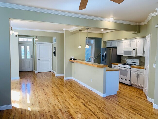 Building Photo - Beautiful Home In South East Boise!