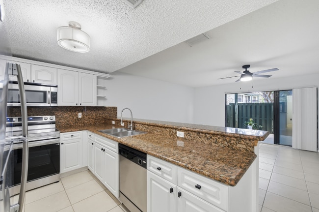 Building Photo - 2691 Albatross Rd N