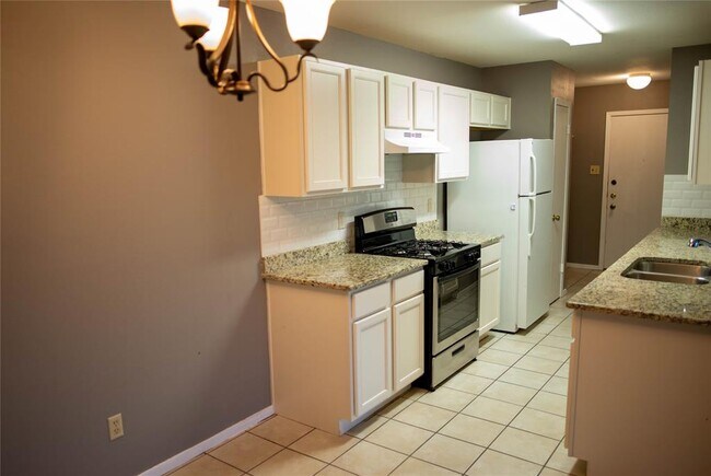 Foto del edificio - 4605 Brown Bark Pl