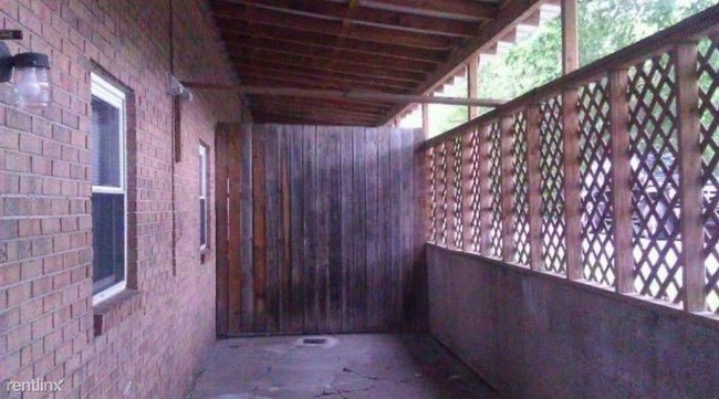 Building Photo - 5200 Shepherdsville Rd