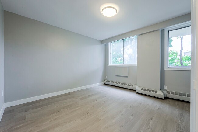 Building Photo - Bedford Towers