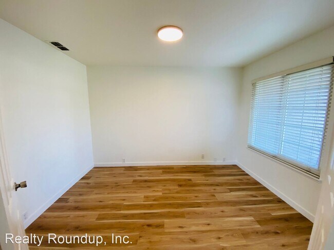Foto del edificio - 2 br, 2 bath House - 5622 Laguna Park Dr