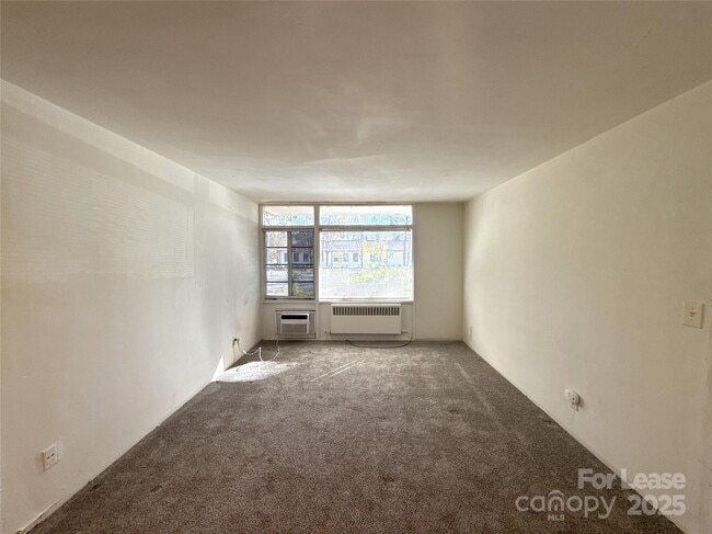 Building Photo - 2126 E 7th St