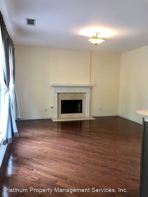 Building Photo - 4 br, 2.5 bath House - 3335 Woodside Circle