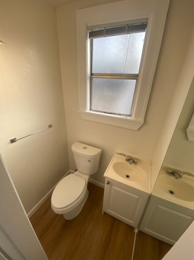 Building Photo - 809-811 26th St