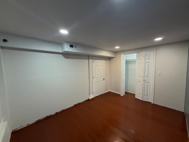Foto del edificio - 1645 W Beach Ave