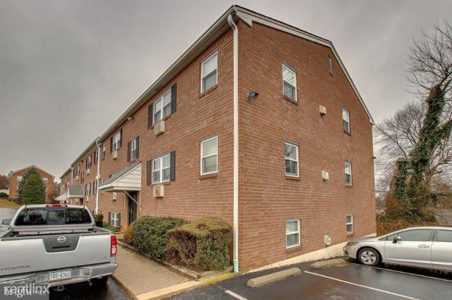 Building Photo - 2 br, 1 bath Condo - 1 Radnor Dr