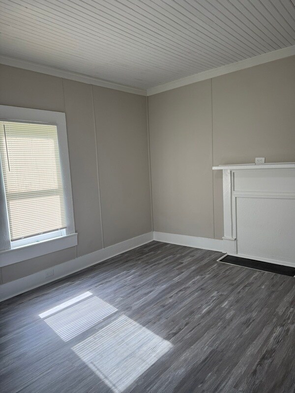 Building Photo - 106 Bell St