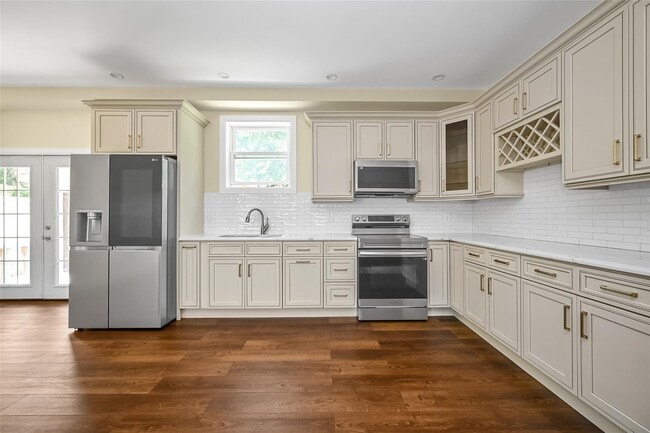 Building Photo - 14949 Hawtree St