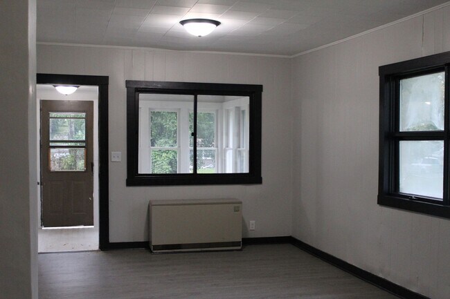 Foto del edificio - 405 Lindoo Ave E