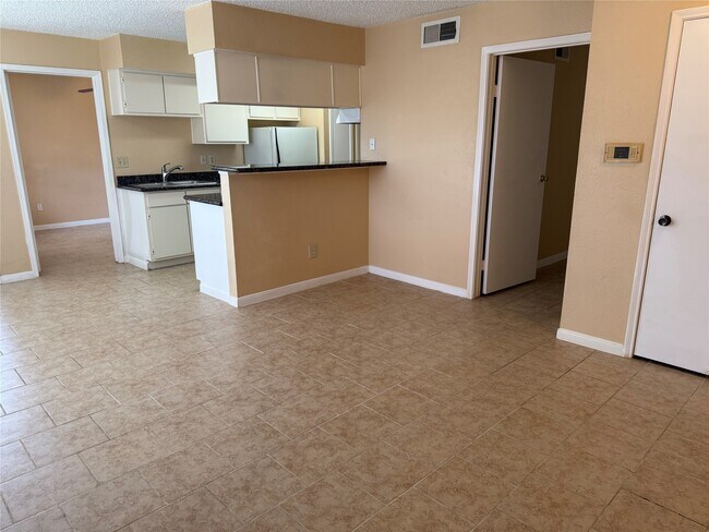 Foto del edificio - 2750 Holly Hall St