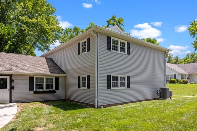 Building Photo - 611 Yardley Cmn