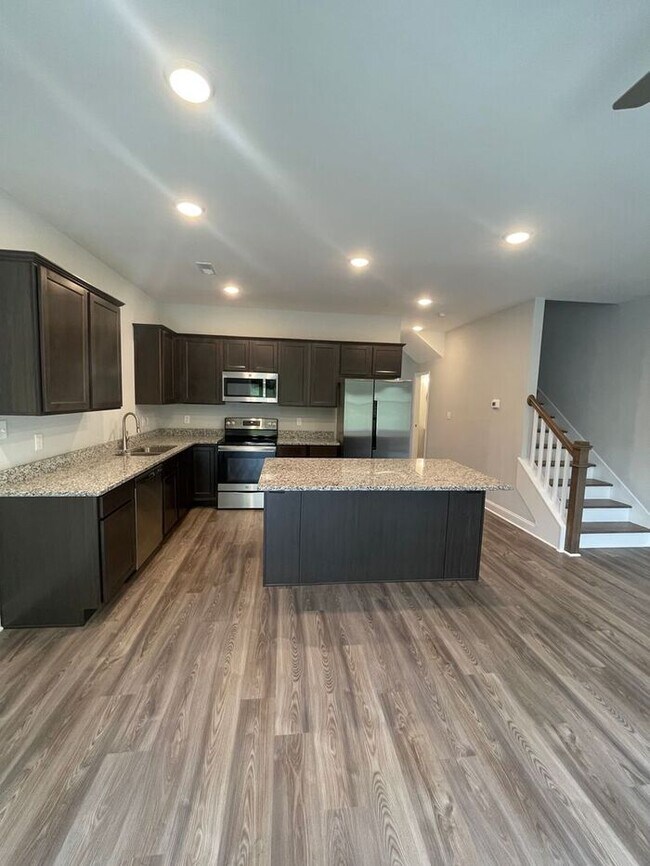 Foto del edificio - 3 Bedrooms, 2.5 Baths 2-story townhome