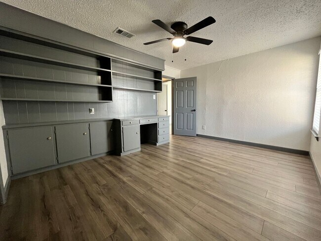 Foto del edificio - 2526 Louise St