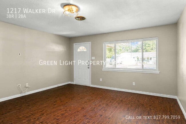 Building Photo - 1217 Walker Dr