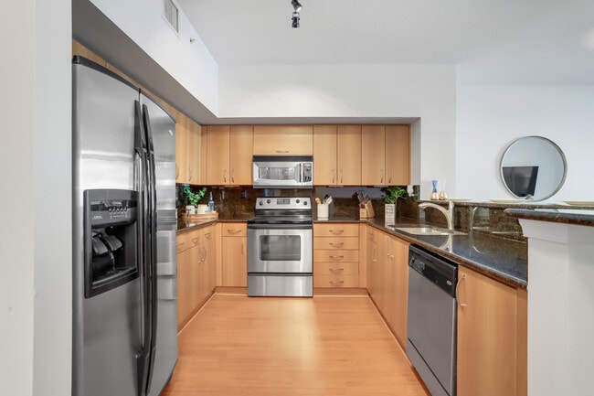 Building Photo - 255 NE 3rd Ave