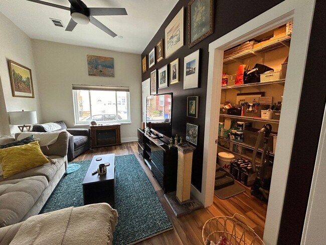 Building Photo - 2 Bedroom Townhome in Philadelphia