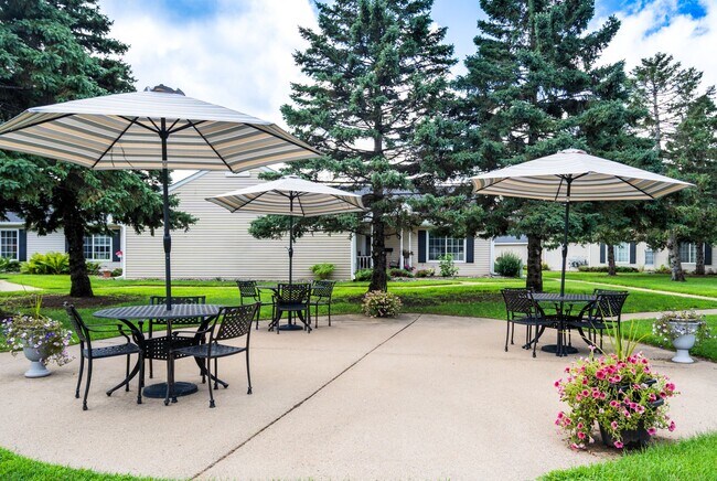 Foto del edificio - Cottages of Spring Lake Park - 55+ Community