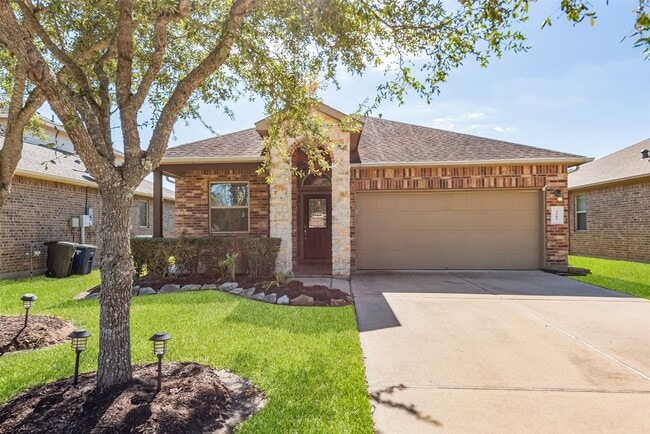 Foto del edificio - 3205 Featherwood Ln