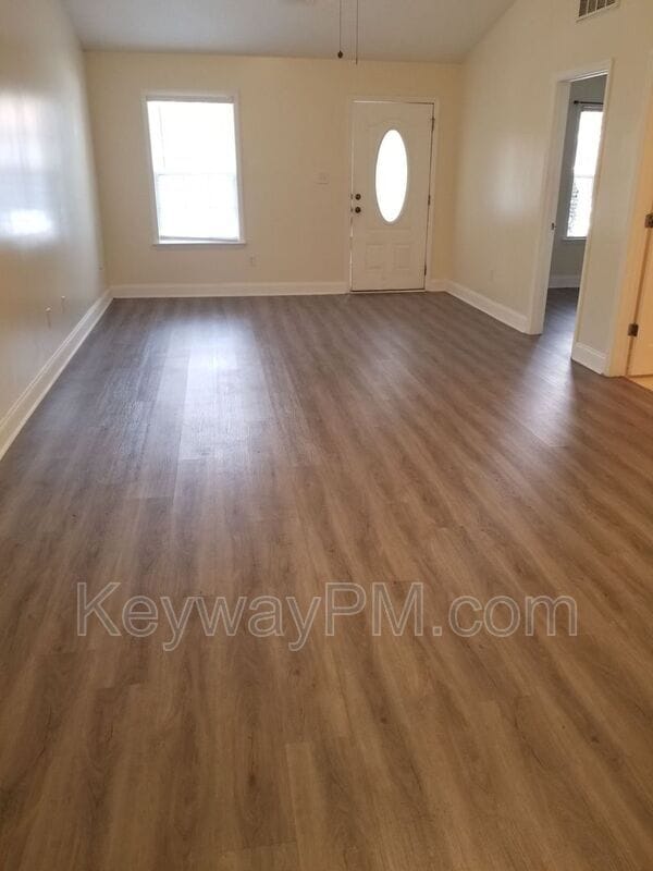 Foto del edificio - 302 Browning Dr