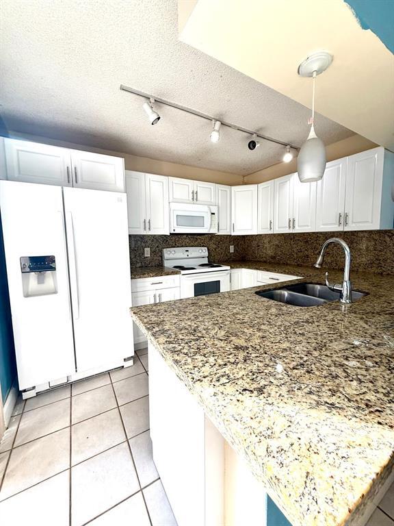 Building Photo - 8466 S Coral Cir