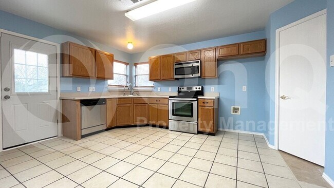Foto del edificio - 2209 Green Hill Dr