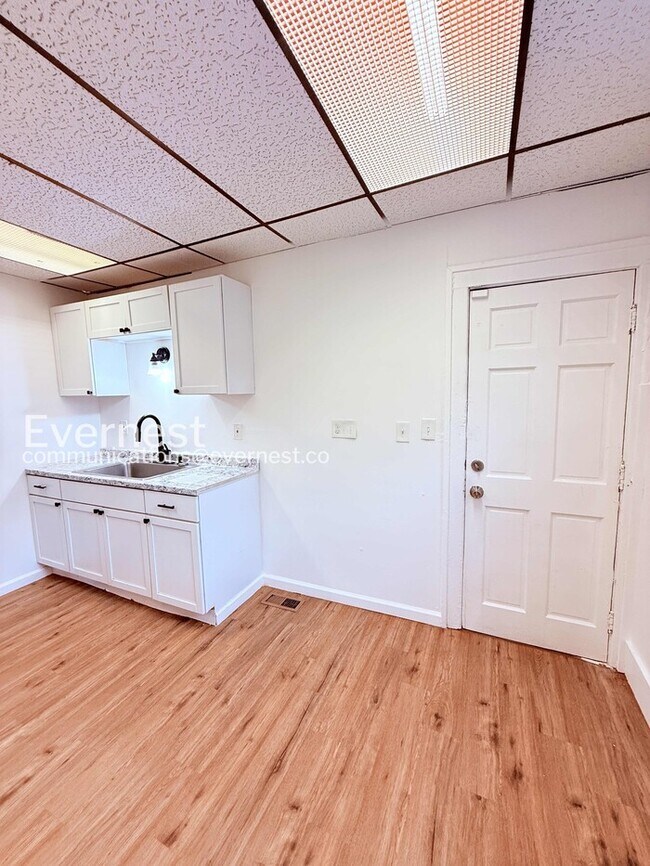 Foto del edificio - Charming Home with Fenced Yard & Hookups / 3 Beds & 1 Bath / Voucher Accepted / Pets Not Allowed ...