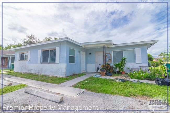 Building Photo - 2 br, 1 bath House - 1075 San Remo Avenue