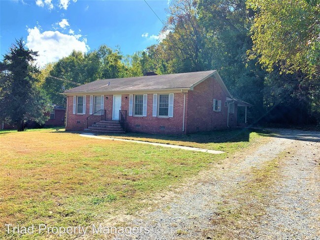 Building Photo - 2 br, 1 bath House - 4321 Hilltop Rd.