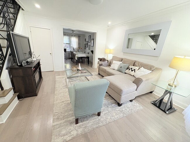 Photo - 423 Naomi St Townhome