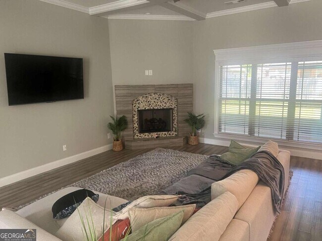 Foto del edificio - 100 Newport Ave