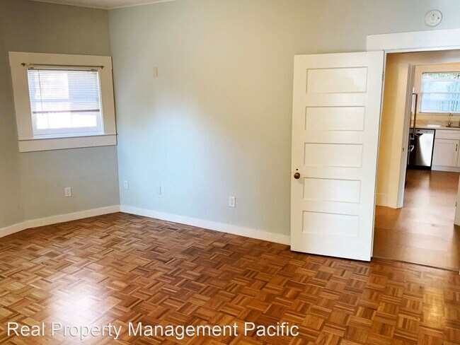 Foto del edificio - 3 br, 1.5 bath House - 2845 Regent Street