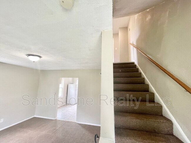 Building Photo - 857-863 N Central Dr