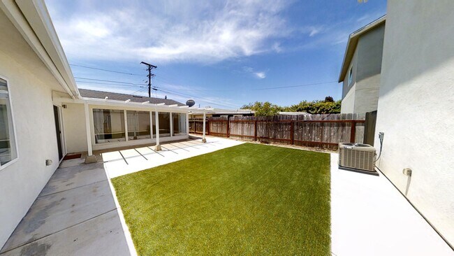Foto del edificio - Beautiful home on Tipton with private yard!!