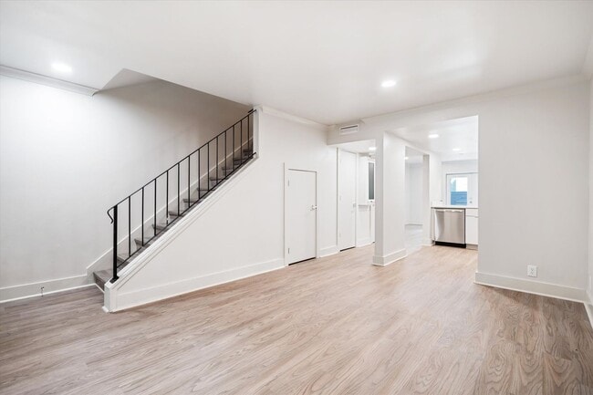Building Photo - SPRING HILL OAKS CONDOMINIUMS