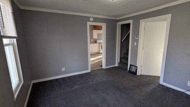 Building Photo - Charming 3-bedroom, 1-bathroom home located in the heart of Akron