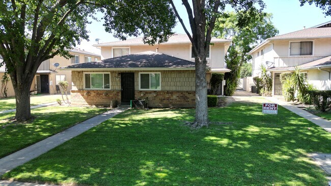 Building Photo - 4986 N Holt Ave