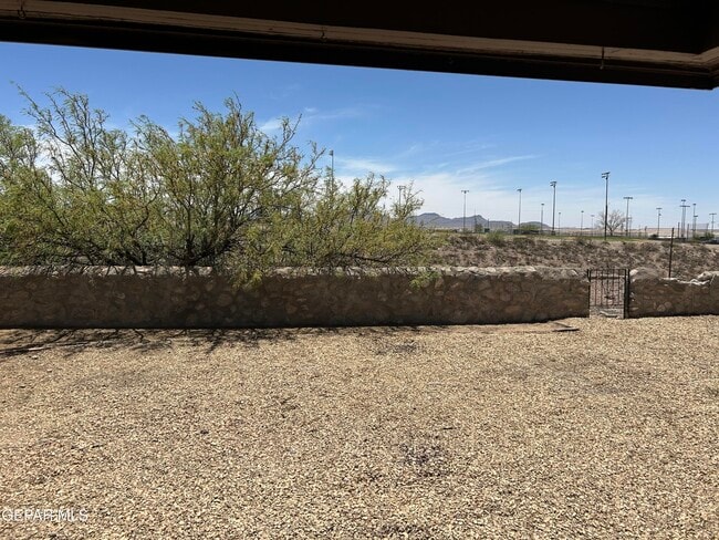 Building Photo - 6644 Mariposa Dr