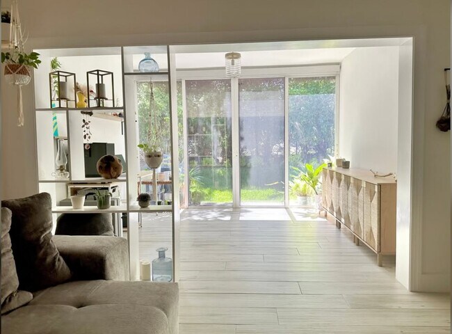 Foto del edificio - 1813 Wood Fern Dr