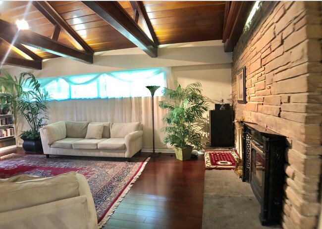 Foto del edificio - 7400 Oriole Ave