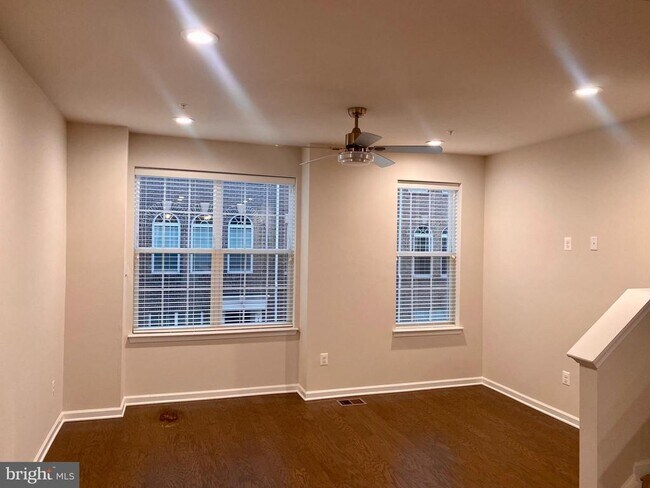 Foto del edificio - 12511 Honey Locust Wy