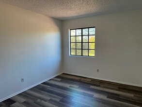 Building Photo - 10438 Cozycroft Ave