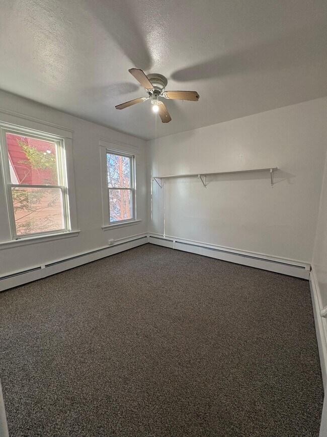 Foto del edificio - 37 Eastwood Ave