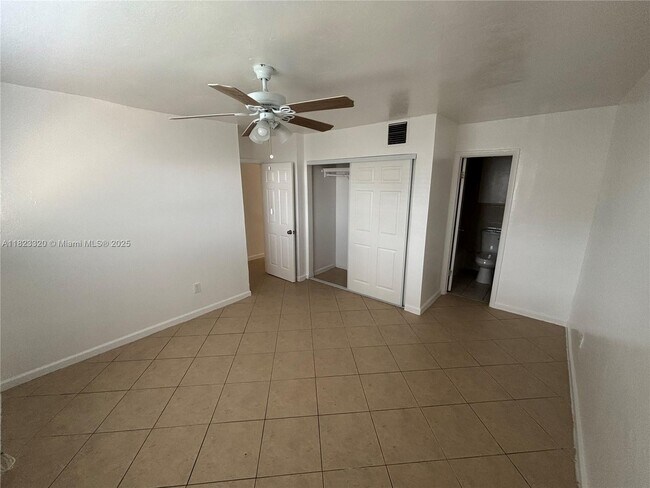 Foto del edificio - 7841 Johnson St