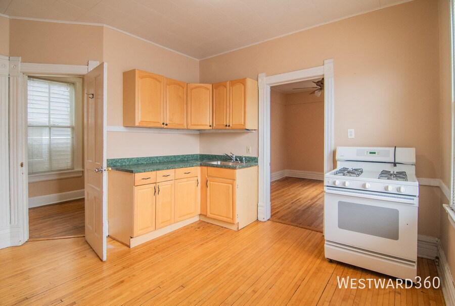Foto principal - 3322 N Lakewood Ave