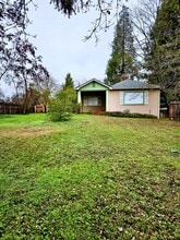 Building Photo - 868 NE A St